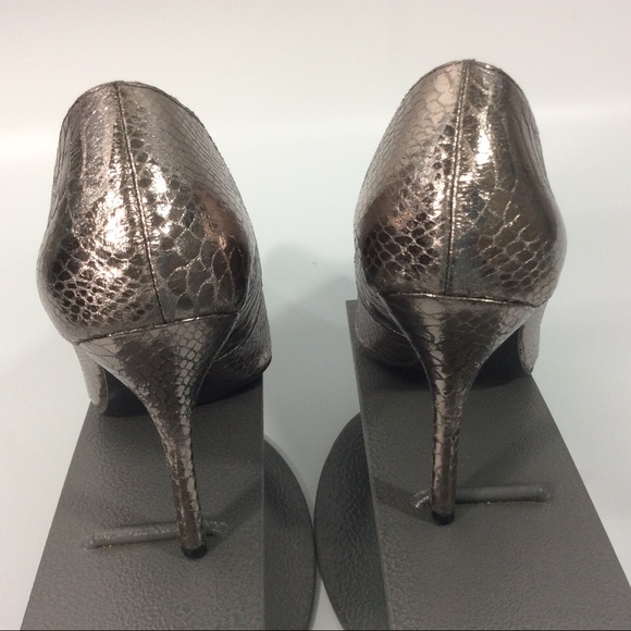 Sam & Libby Size 9 Silver Embossed Faux Snakeskin Heels Stiletto Pointed Toe - Picture 2 of 9